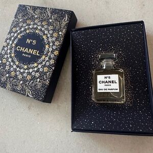 CHANEL N°5 Eau de Parfum Miniature with Black and Gold Box